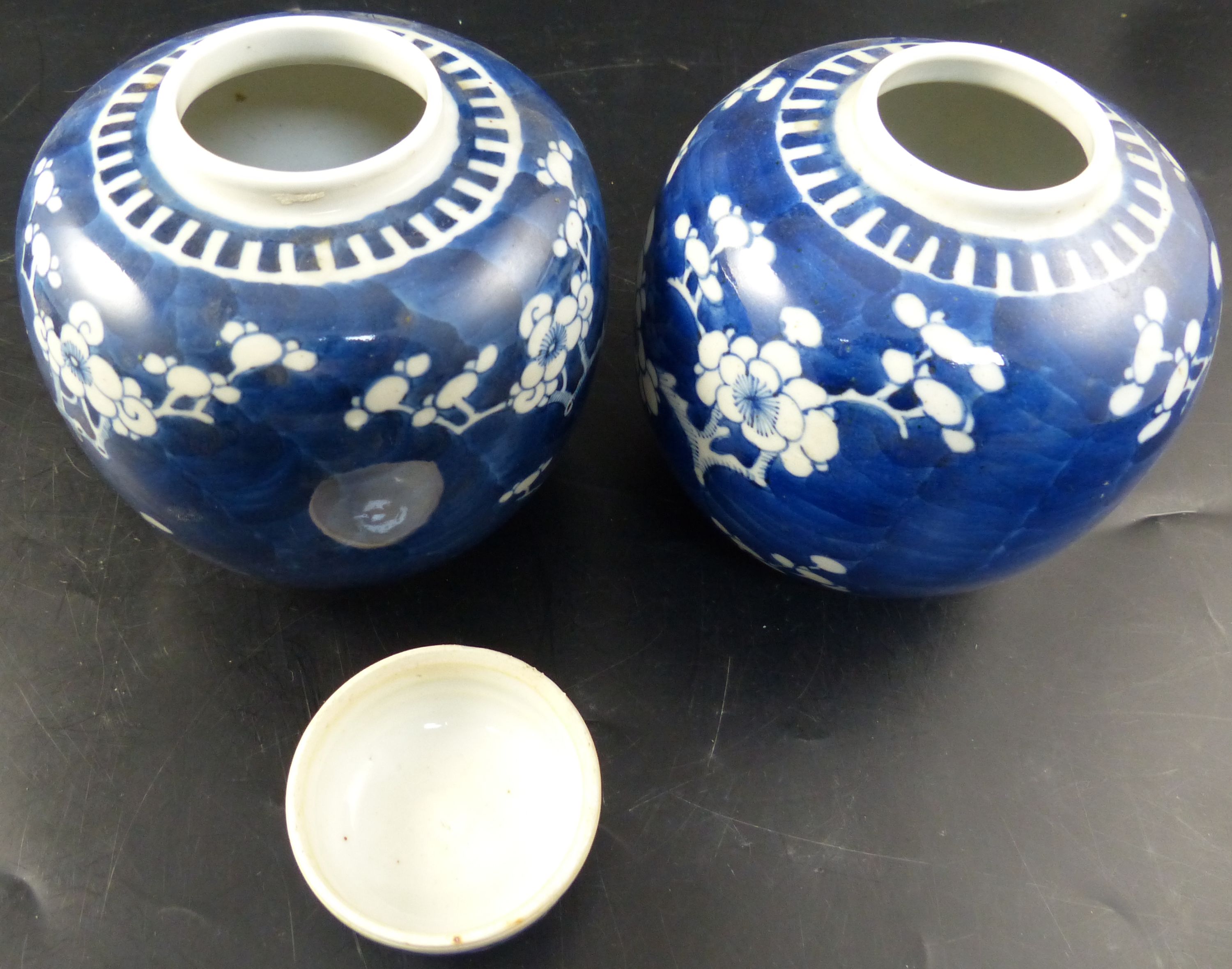 A pair of Chinese blue and white ginger jars, overall height 14cm